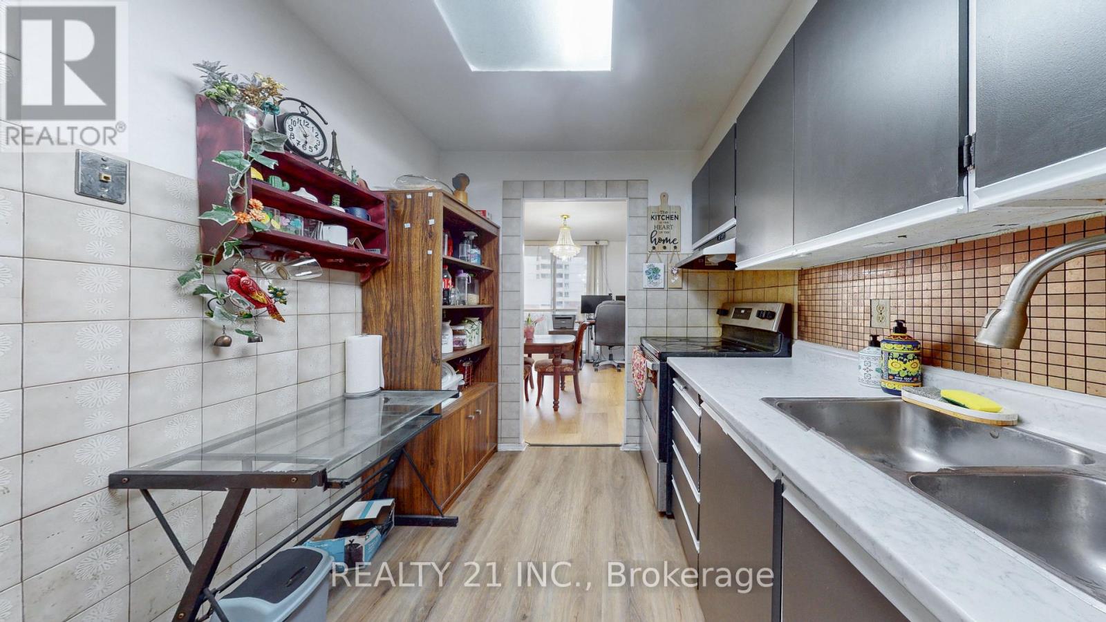 #2103 5 MASSEY SQUARE - 18