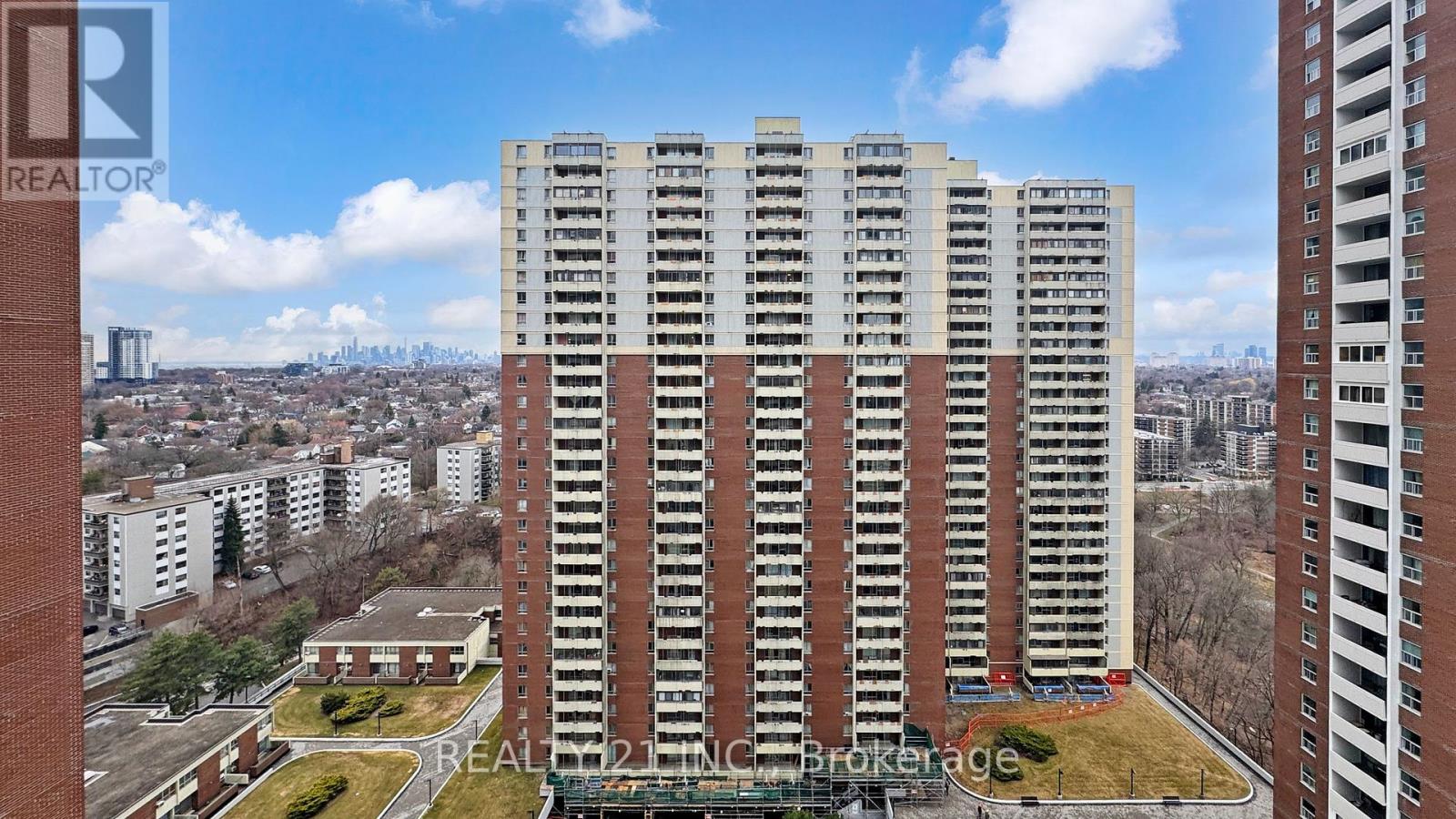 #2103 5 MASSEY SQUARE - 25