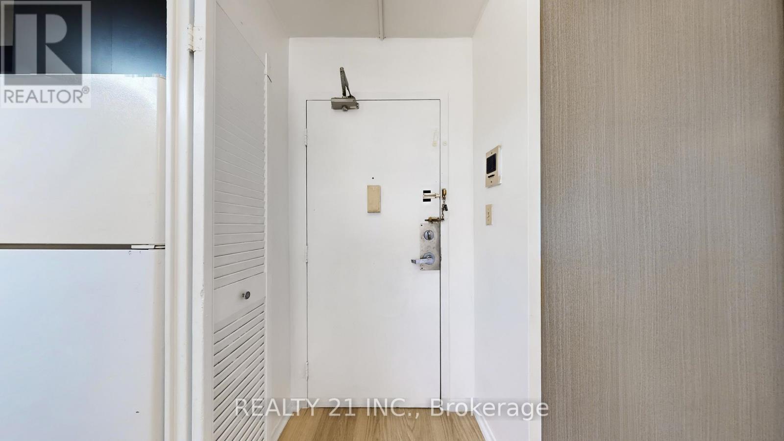 #2103 5 MASSEY SQUARE - 26