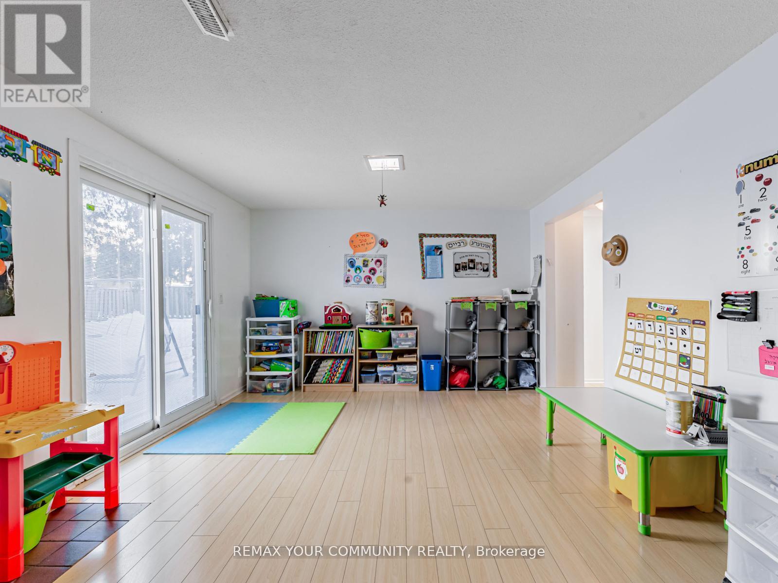 60 DANA CRESCENT - 21