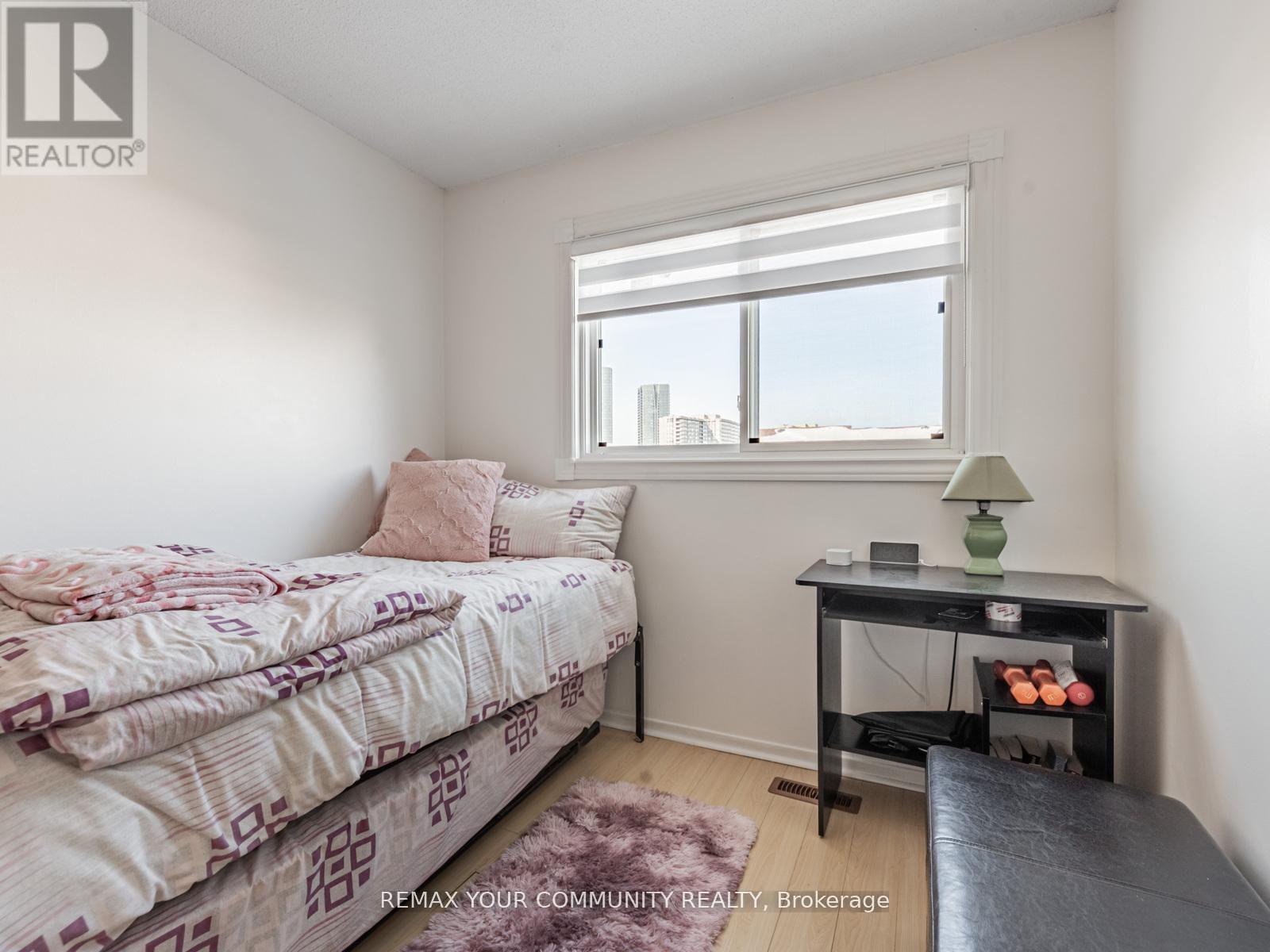 60 DANA CRESCENT - 24