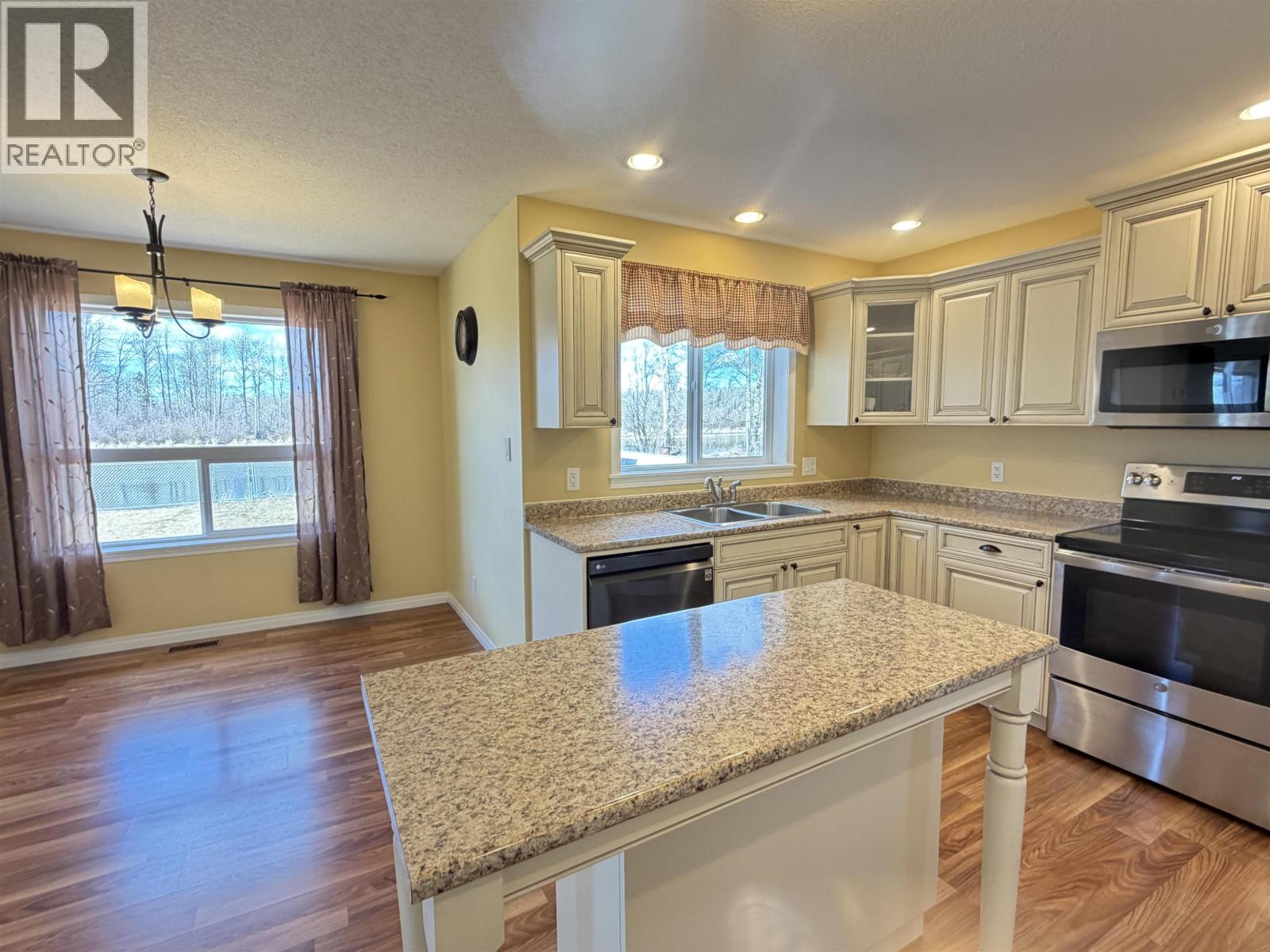 2827 RIVERVIEW DRIVE - 24