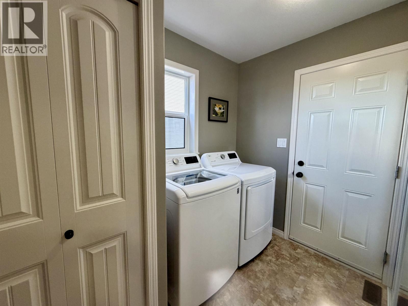 2827 RIVERVIEW DRIVE - 27