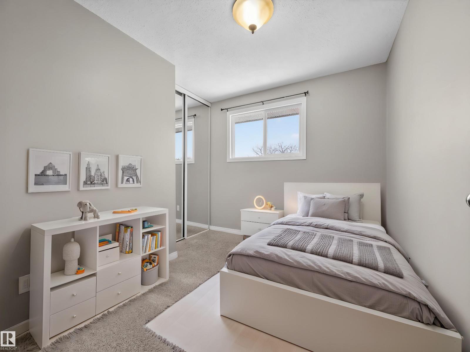 7715 37 AV NW, Edmonton