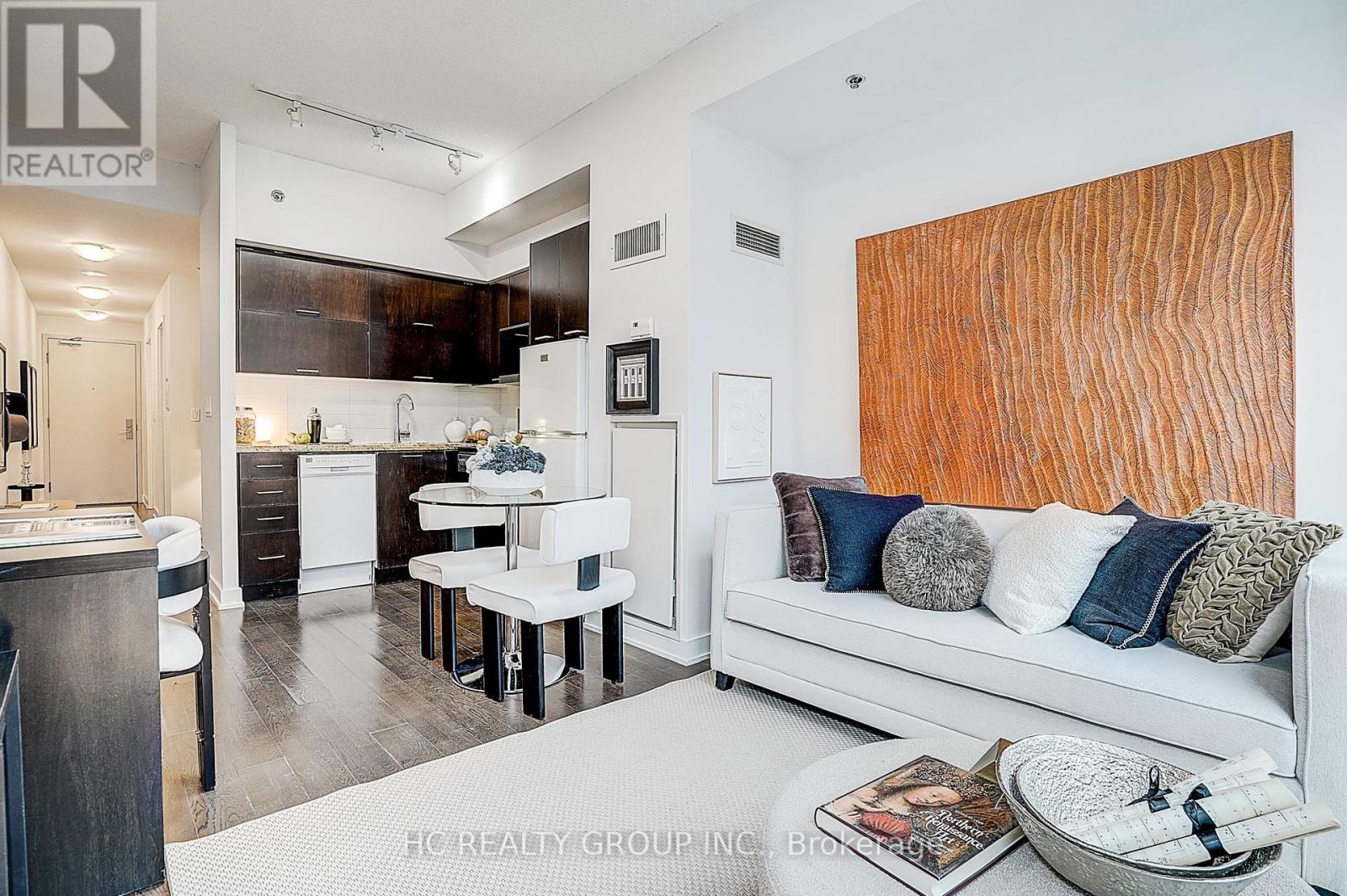 #705 21 NELSON STREET - 11