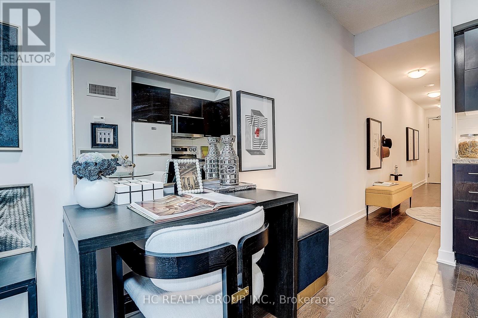 #705 21 NELSON STREET - 24