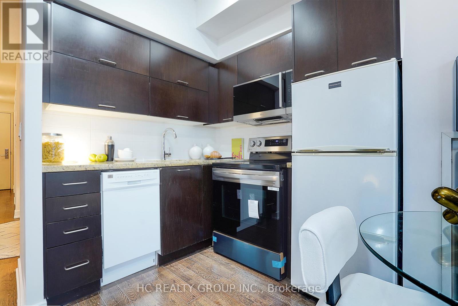 #705 21 NELSON STREET - 25