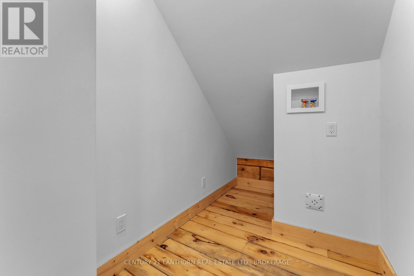 1120B WARRINGTON ROAD - 26