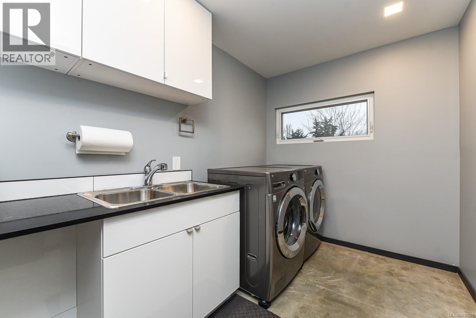 3855-3857 Warren Ave - 23