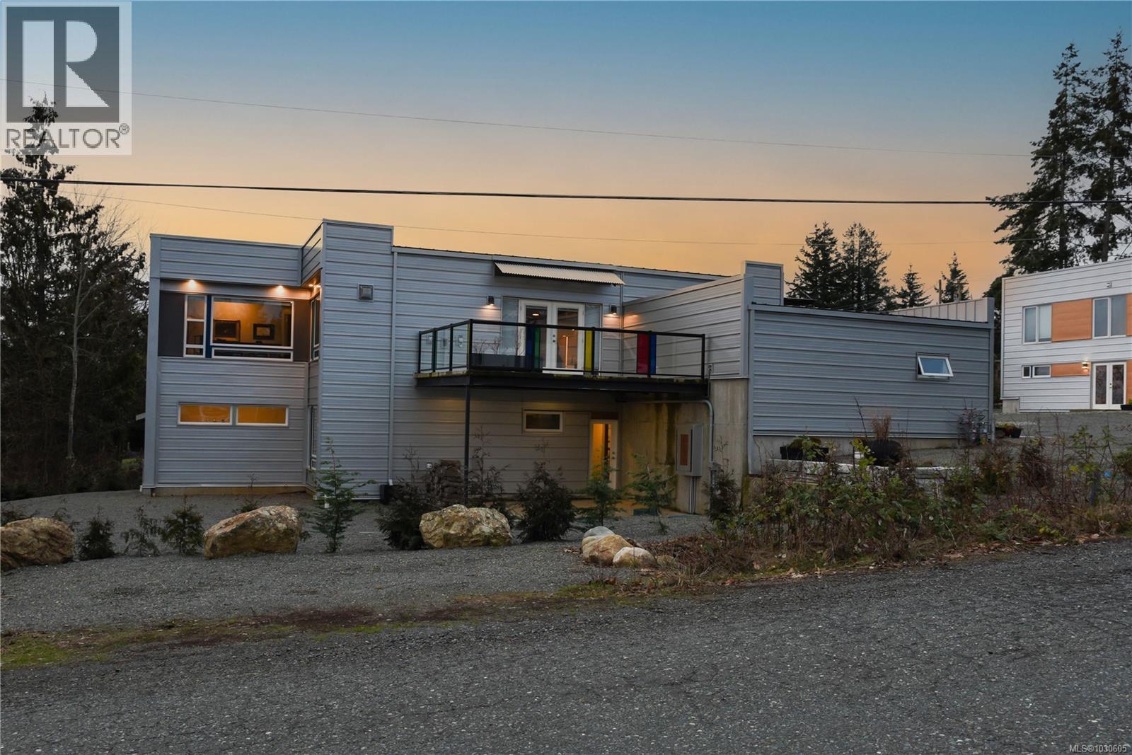 3855-3857 Warren Ave - 37