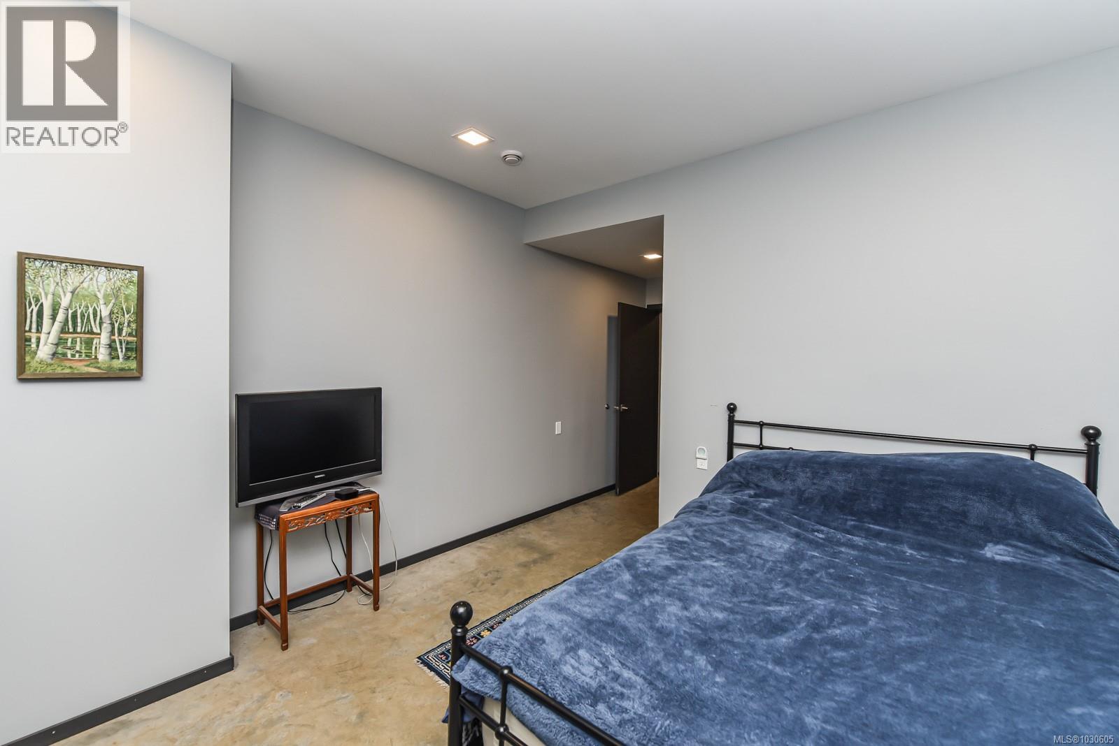 3855-3857 Warren Ave - 22