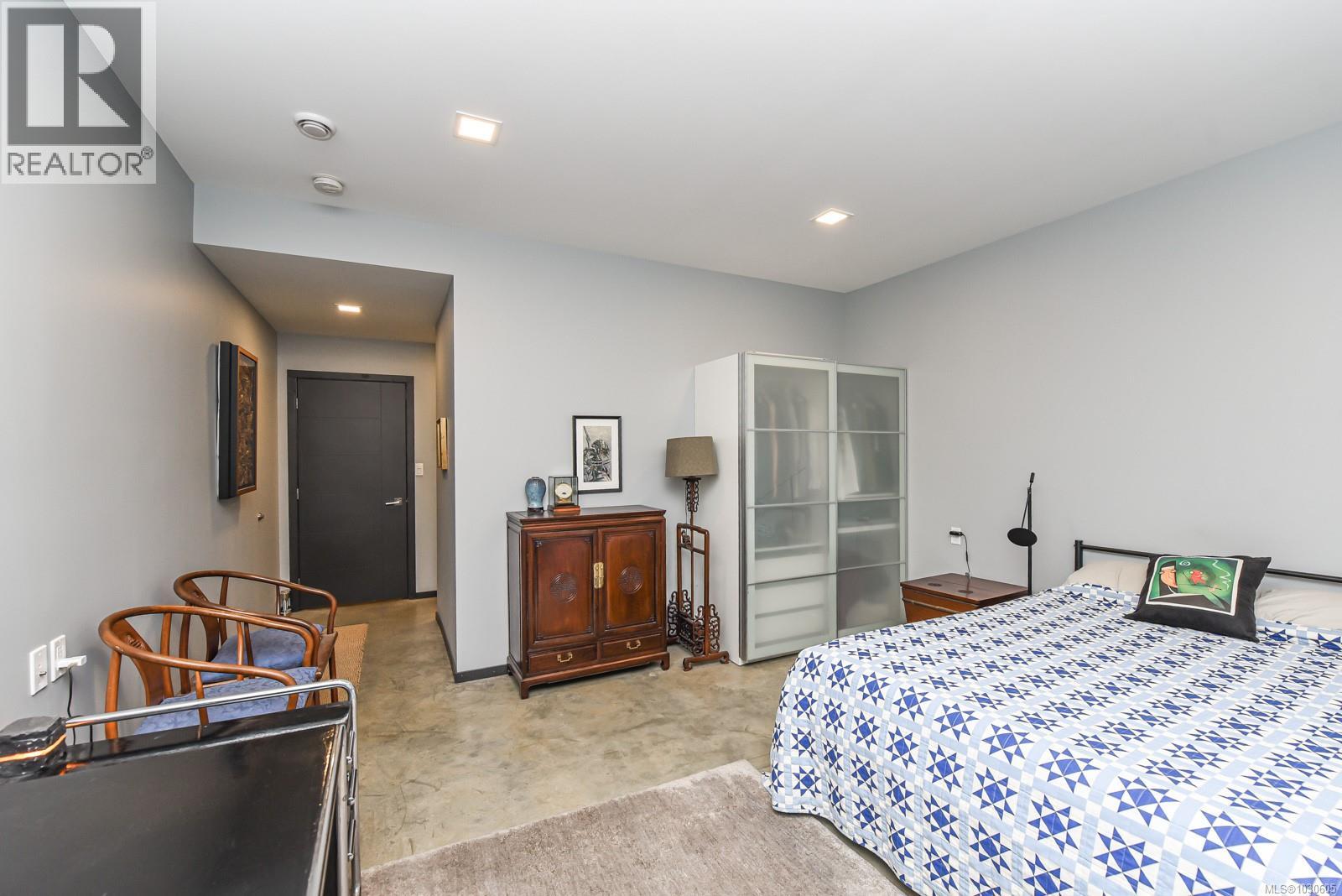 3855-3857 Warren Ave - 21