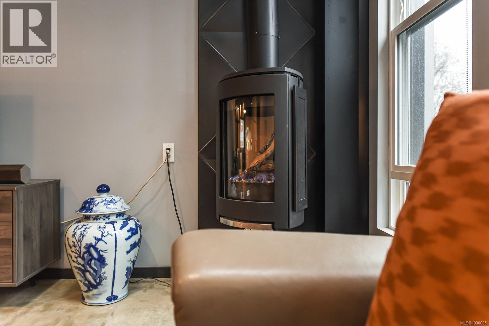 3855-3857 Warren Ave - 10