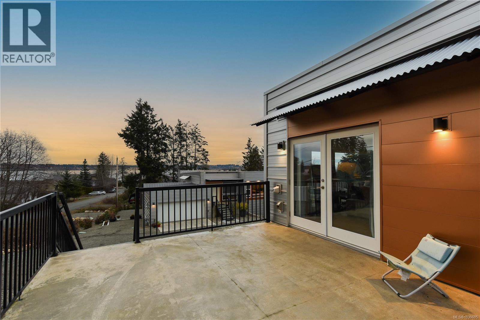 3855-3857 Warren Ave - 42