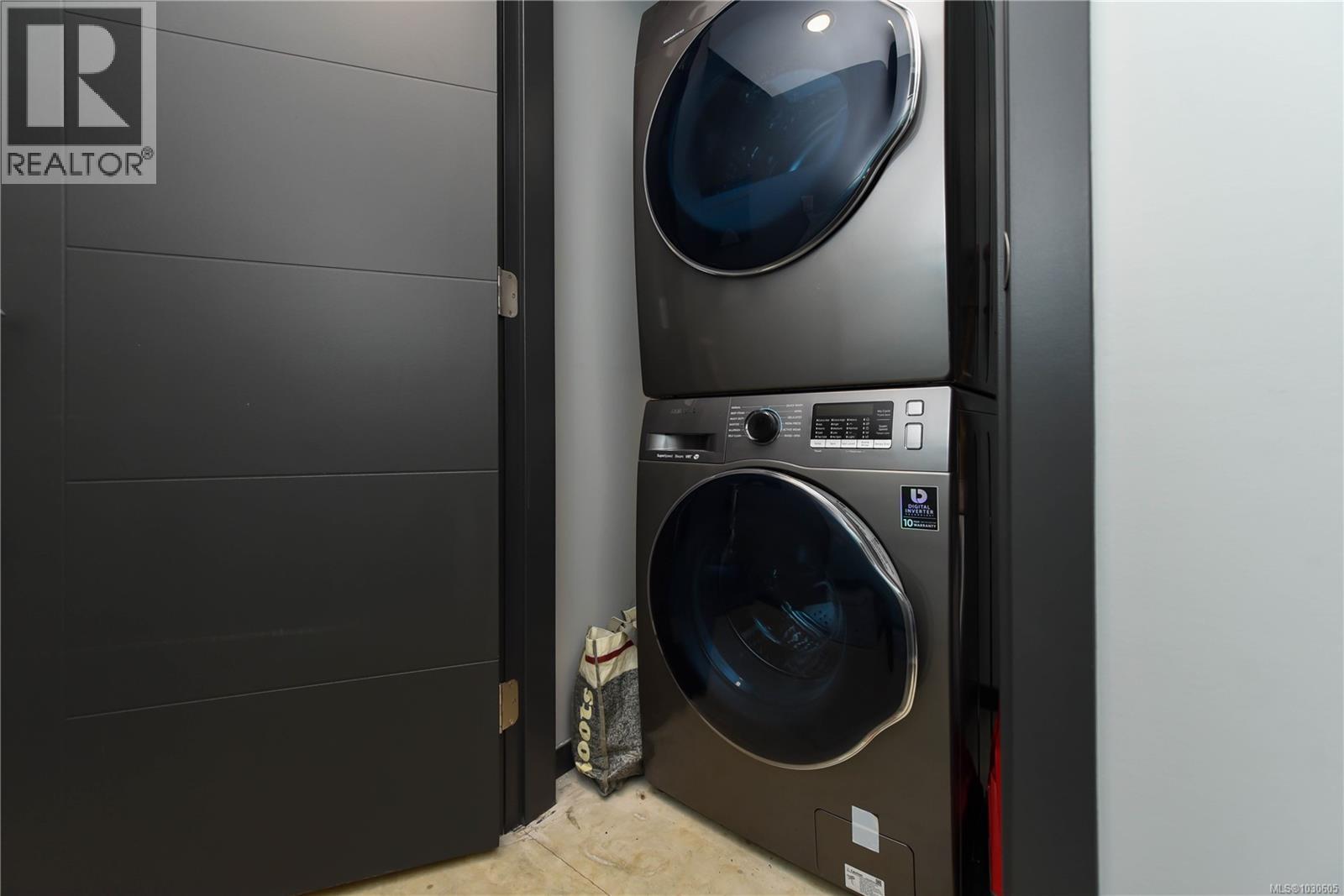 3855-3857 Warren Ave - 54