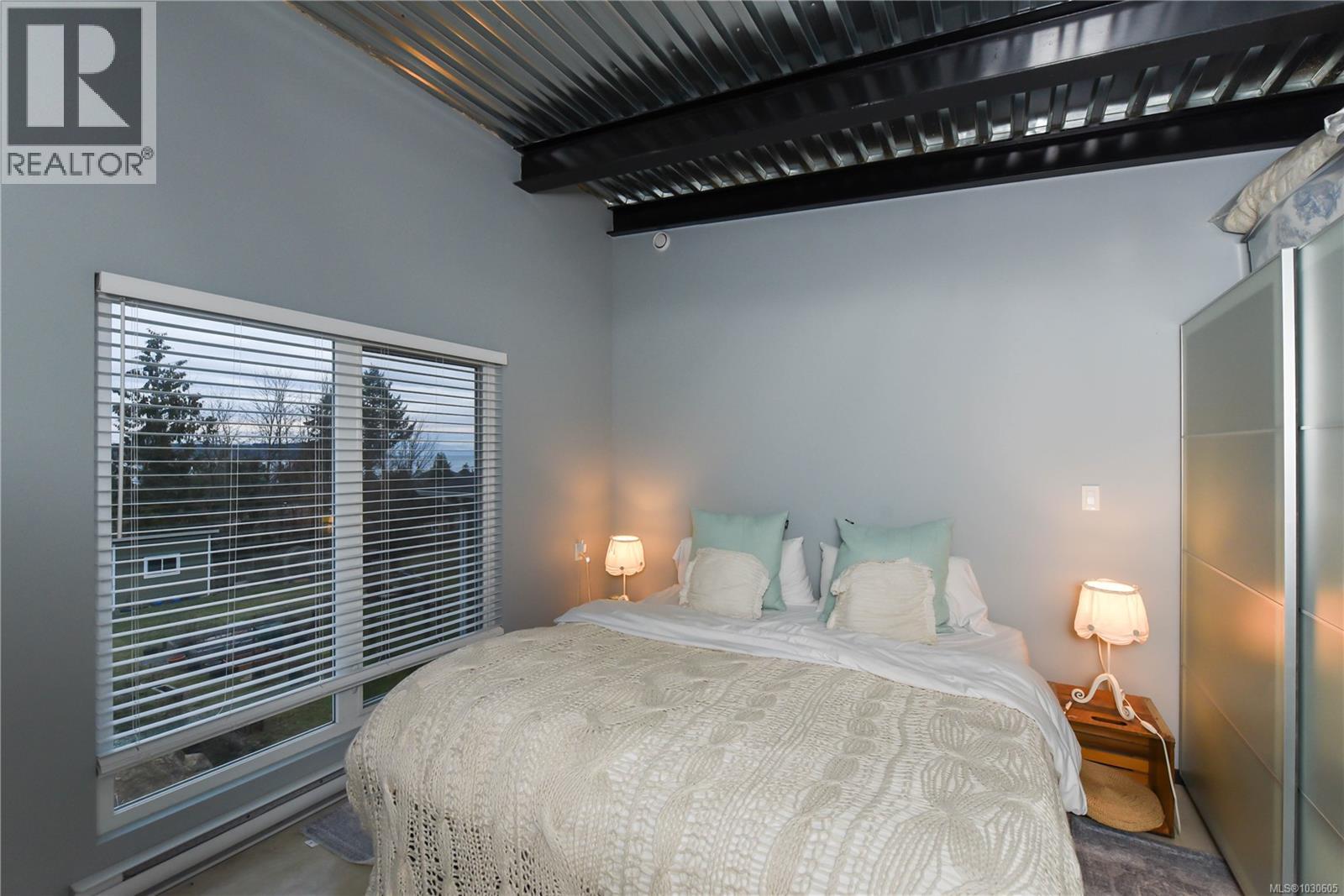 3855-3857 Warren Ave - 52