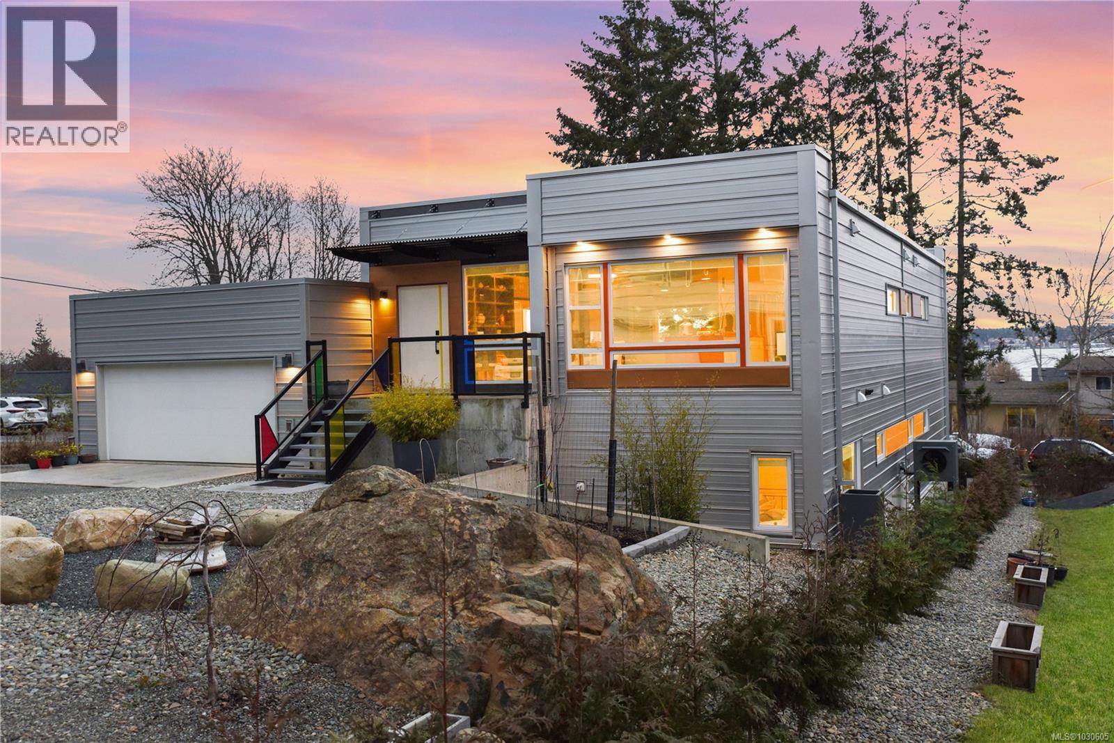 3855-3857 Warren Ave - 1