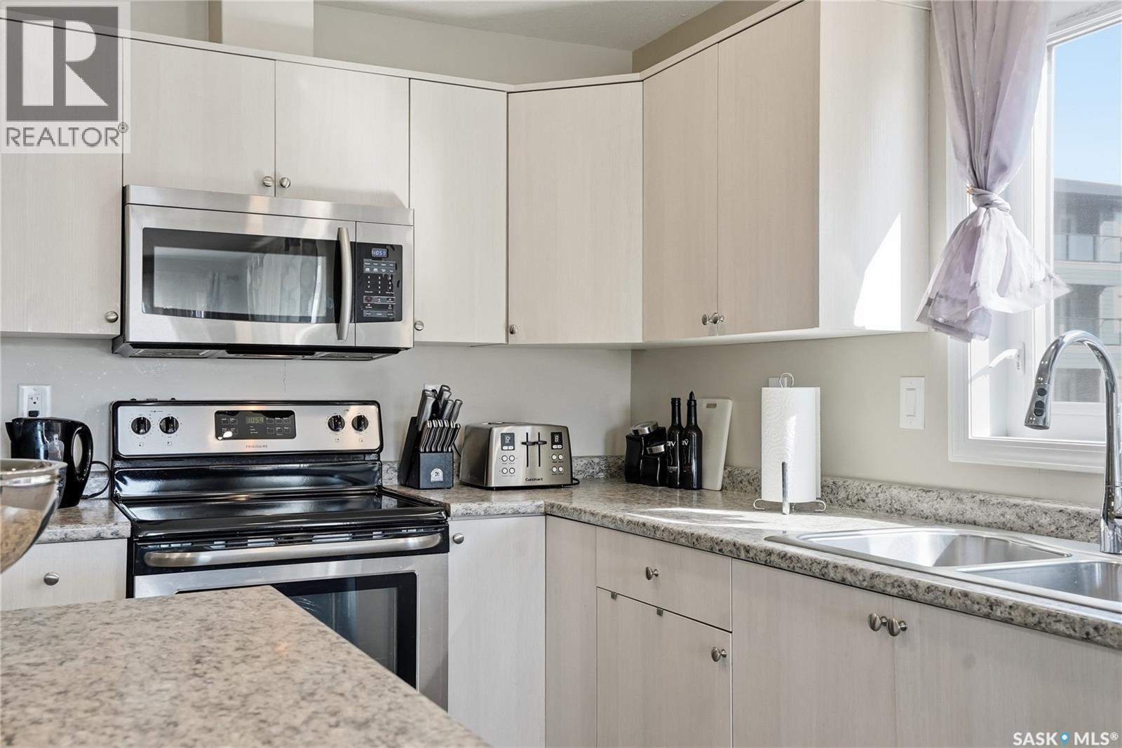 #1105 102 WILLIS CRESCENT - 10