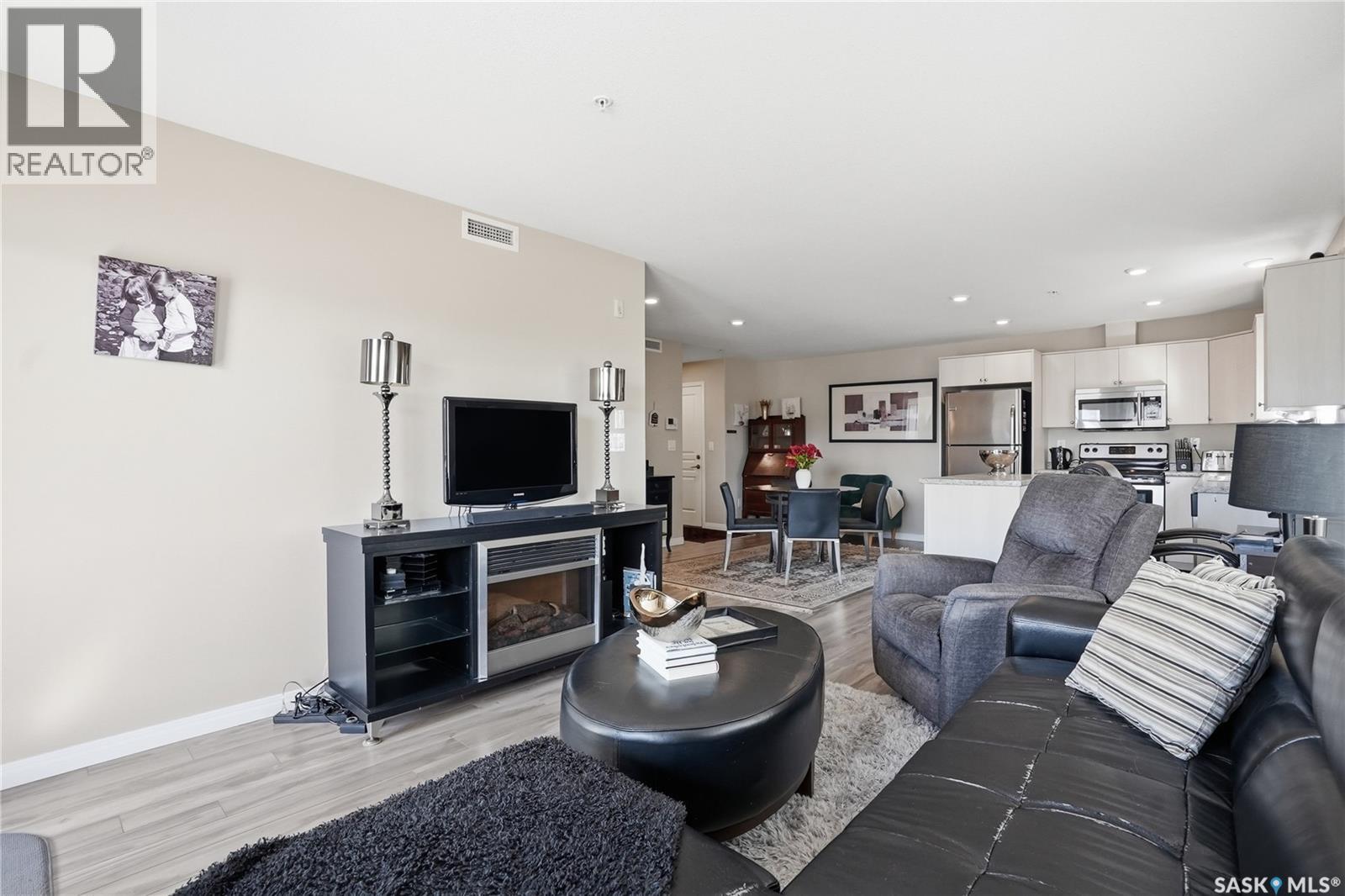 #1105 102 WILLIS CRESCENT - 17