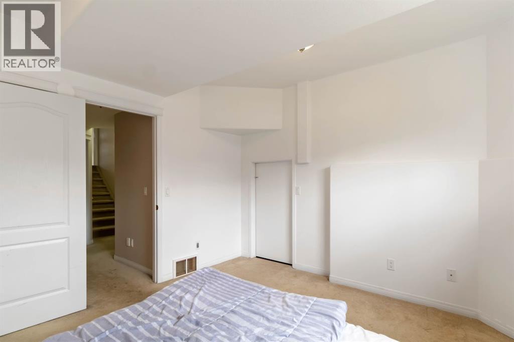 228 PARIS CRESCENT - 28