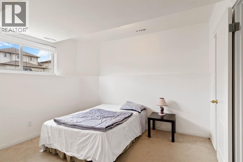 228 PARIS CRESCENT - 27