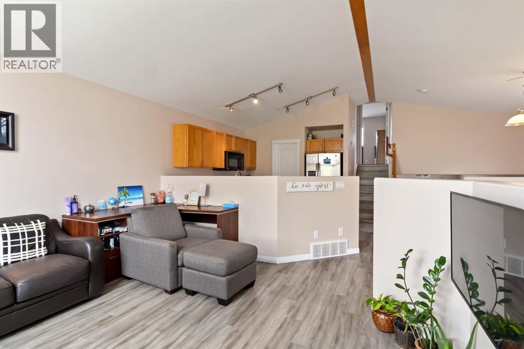 228 PARIS CRESCENT - 4