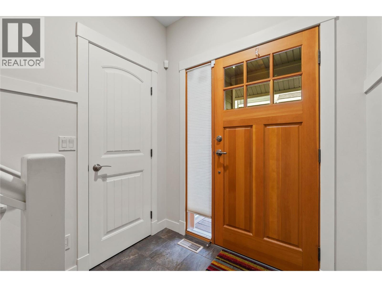 #10 576 NICOLA STREET - 23