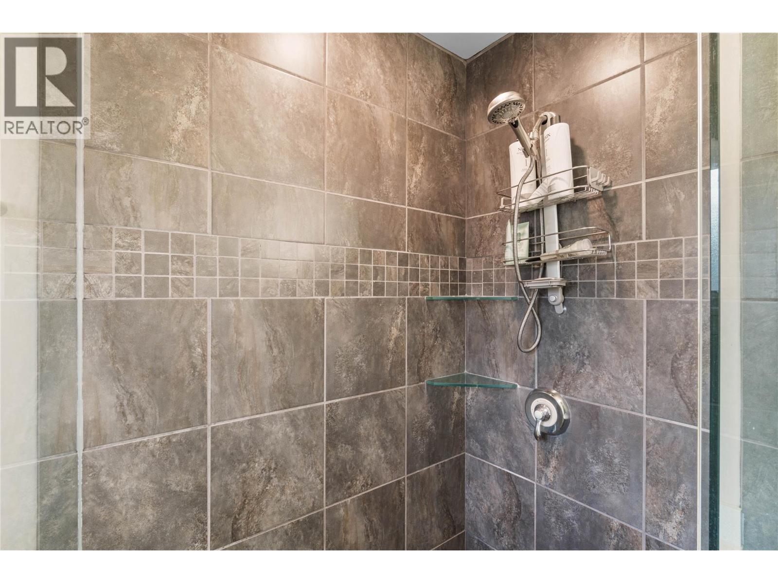 #10 576 NICOLA STREET - 18