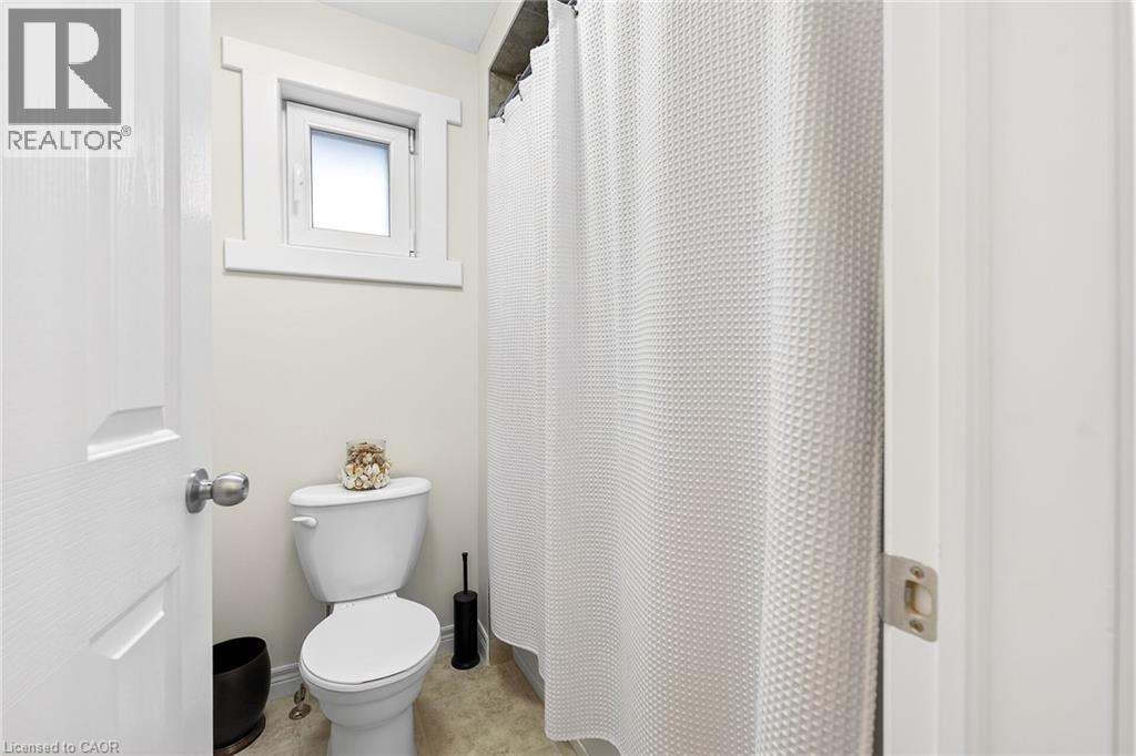 Lovely 4-pc bathroom