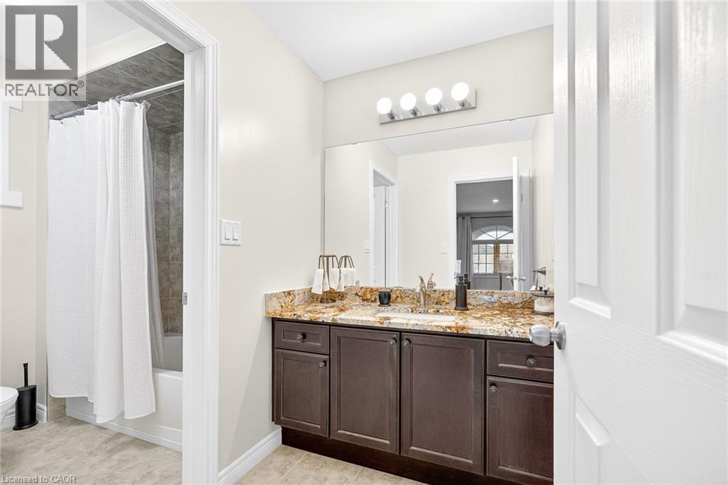 Lovely 4-pc bathroom