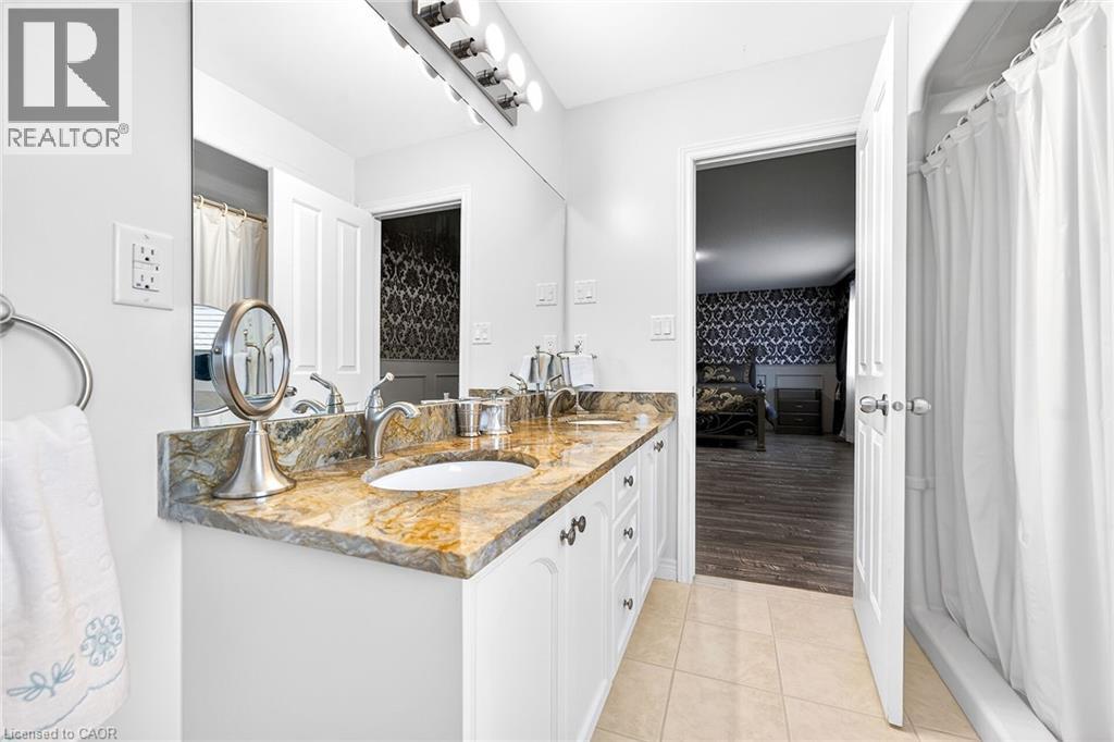 5pc ensuite bathroom