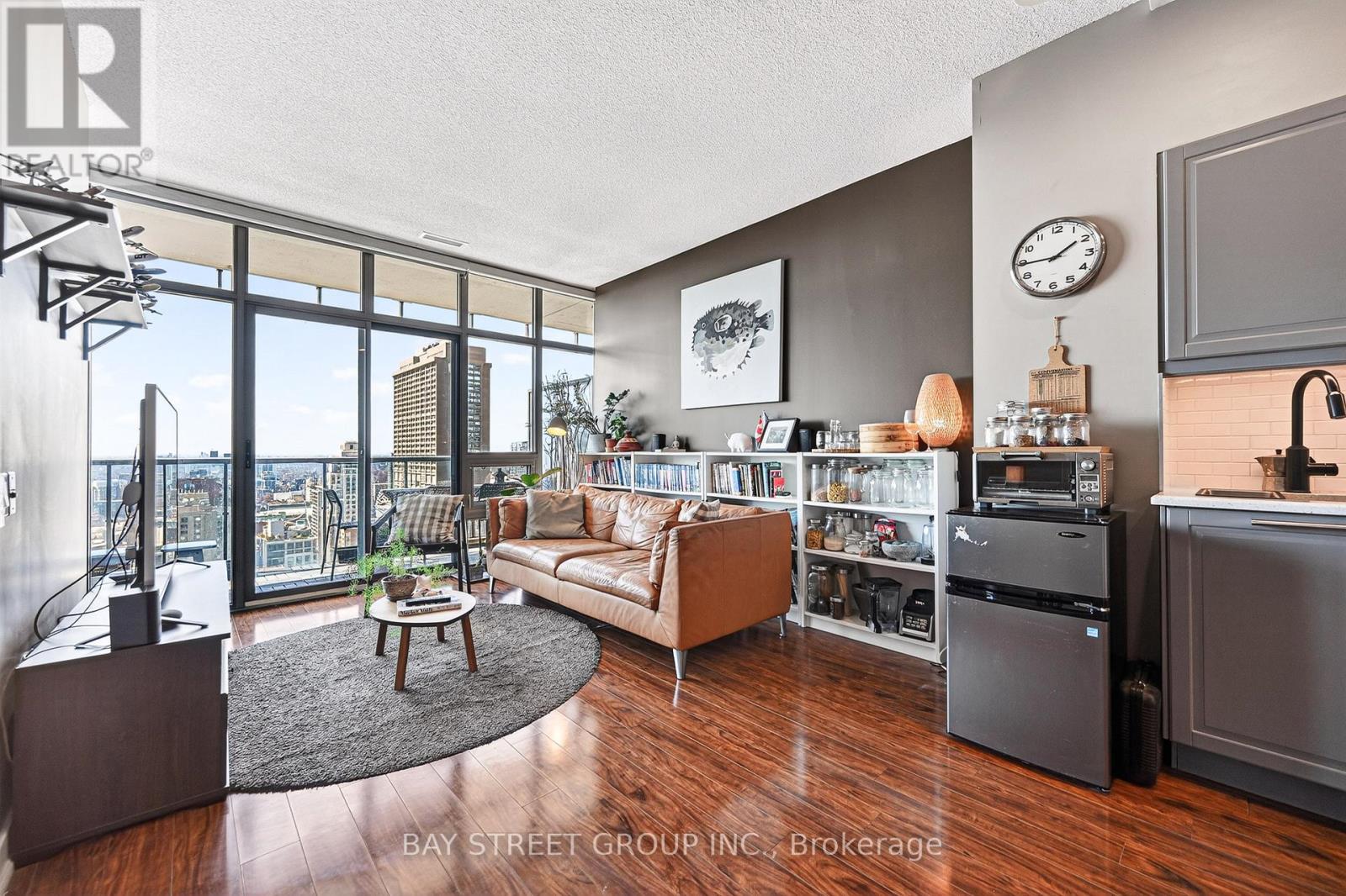 #3505 33 CHARLES STREET E - 1