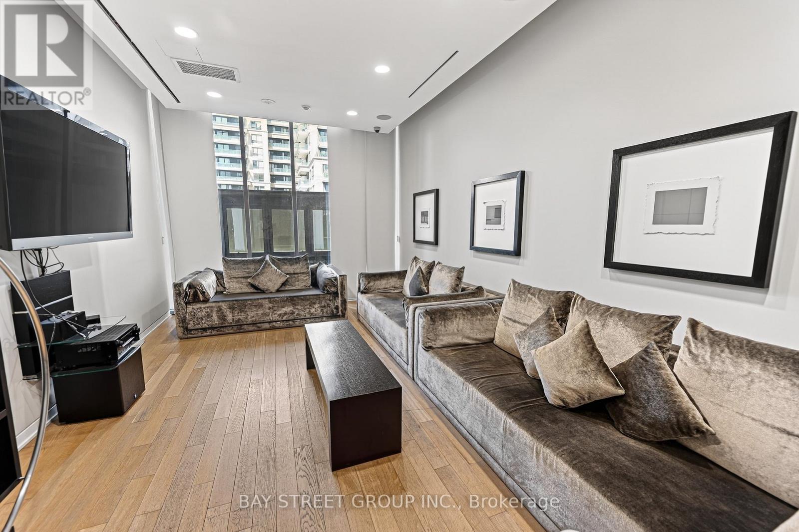 #3505 33 CHARLES STREET E - 35