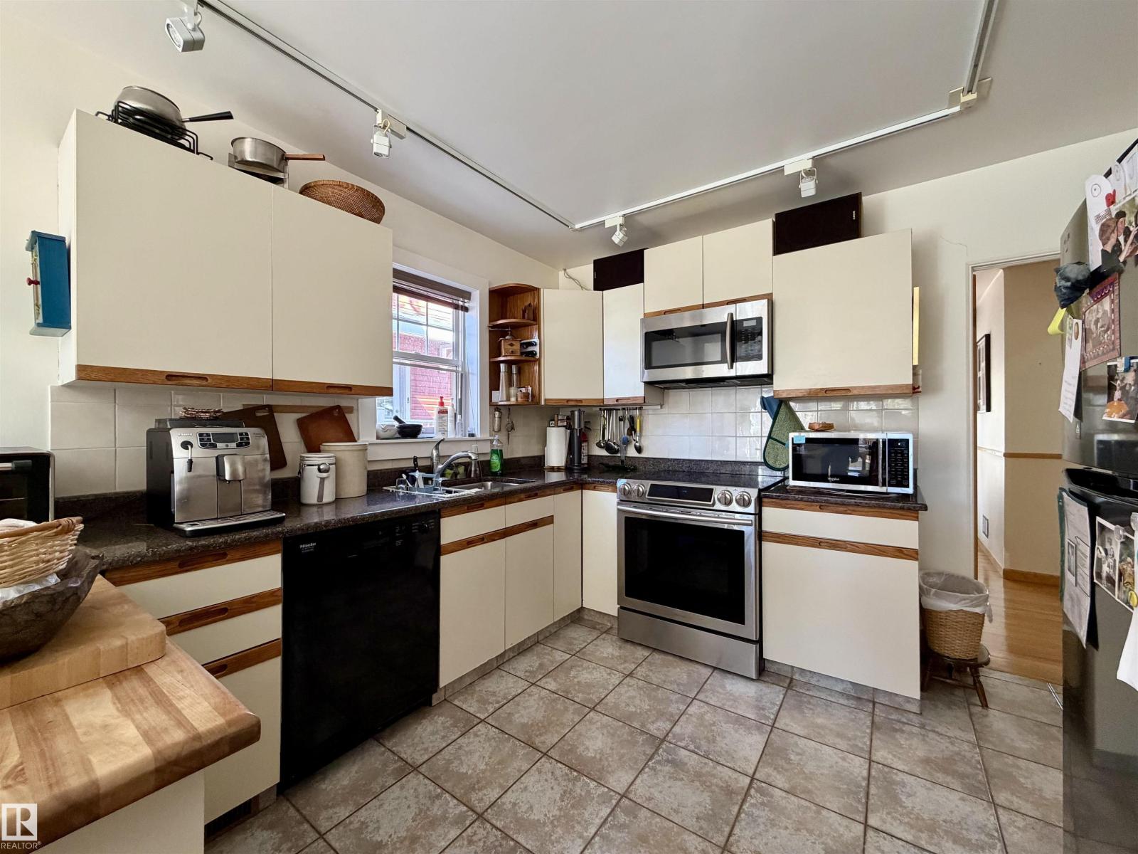 8734 117 ST NW, Edmonton