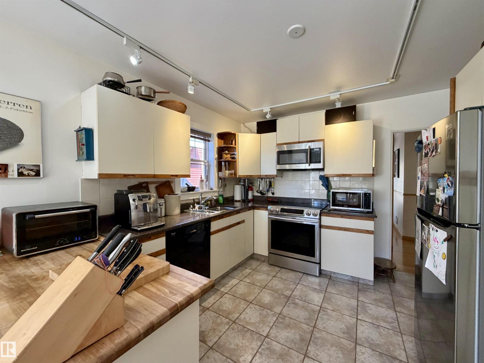 8734 117 ST NW, Edmonton