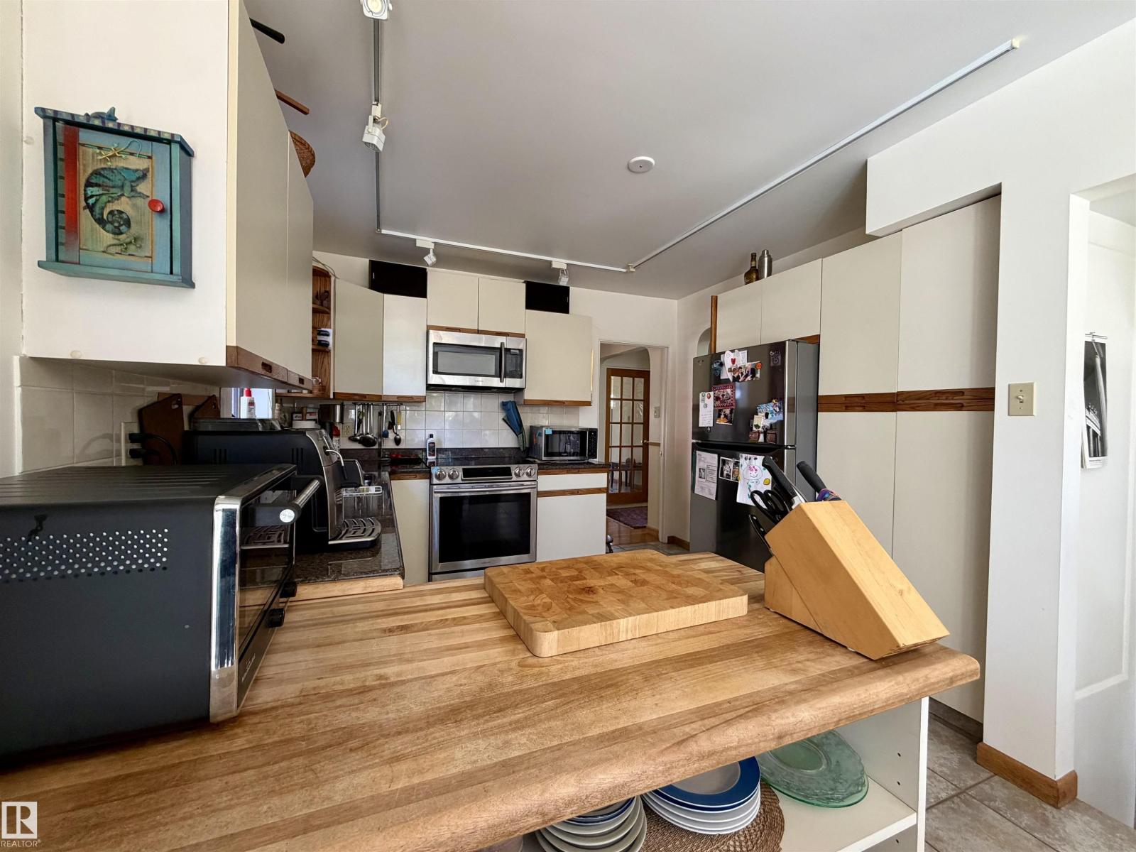 8734 117 ST NW, Edmonton