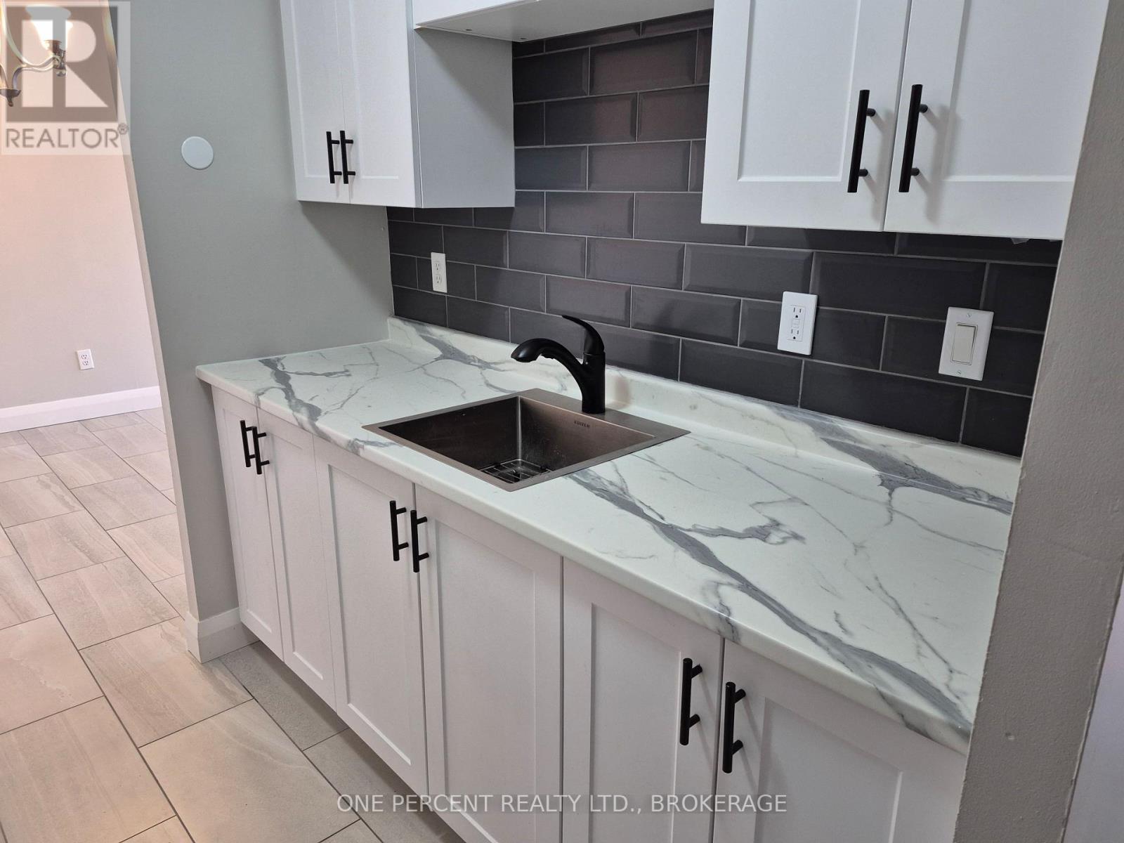 #204 17 ELDON HALL PLACE - 11