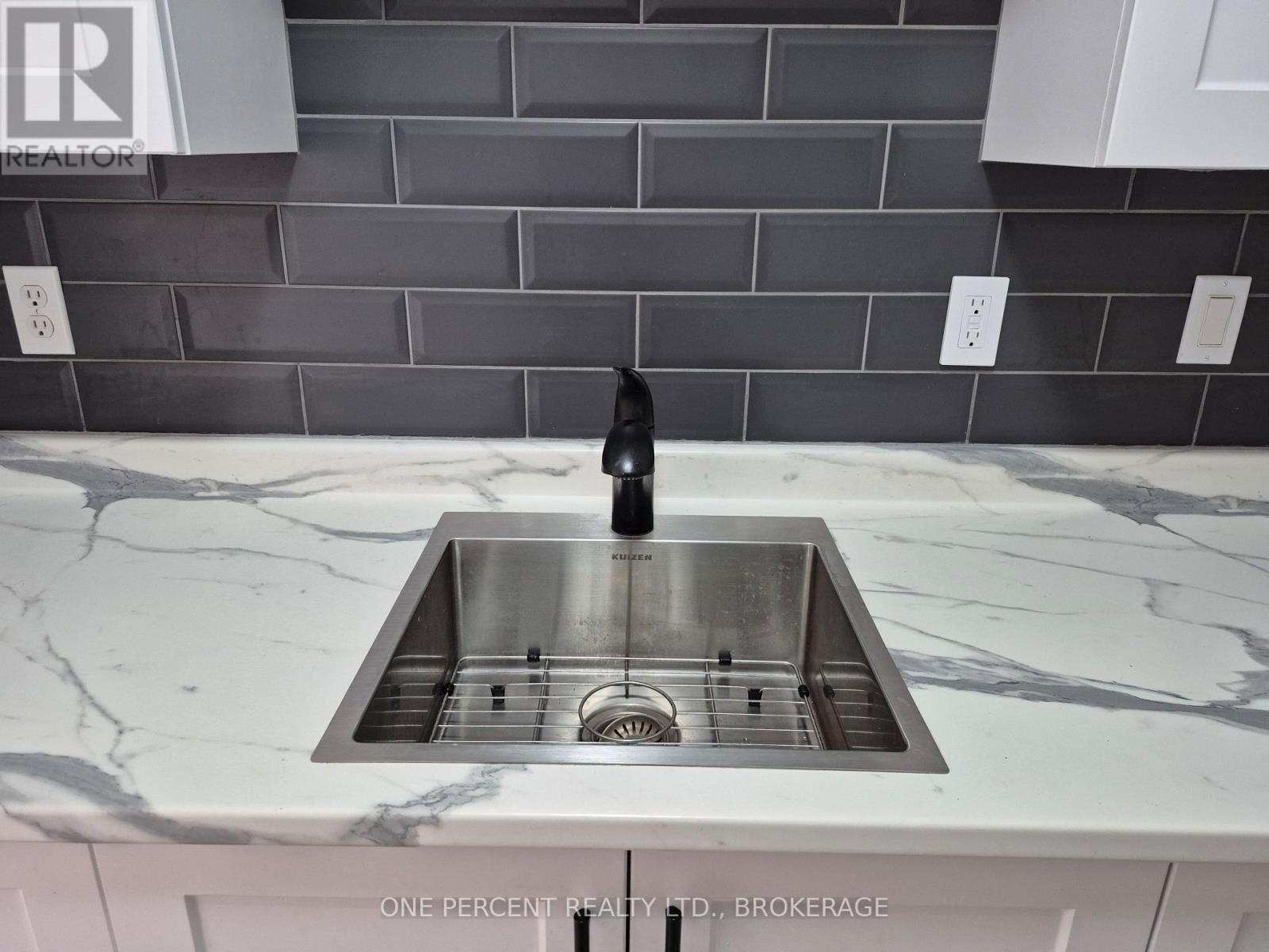 #204 17 ELDON HALL PLACE - 16