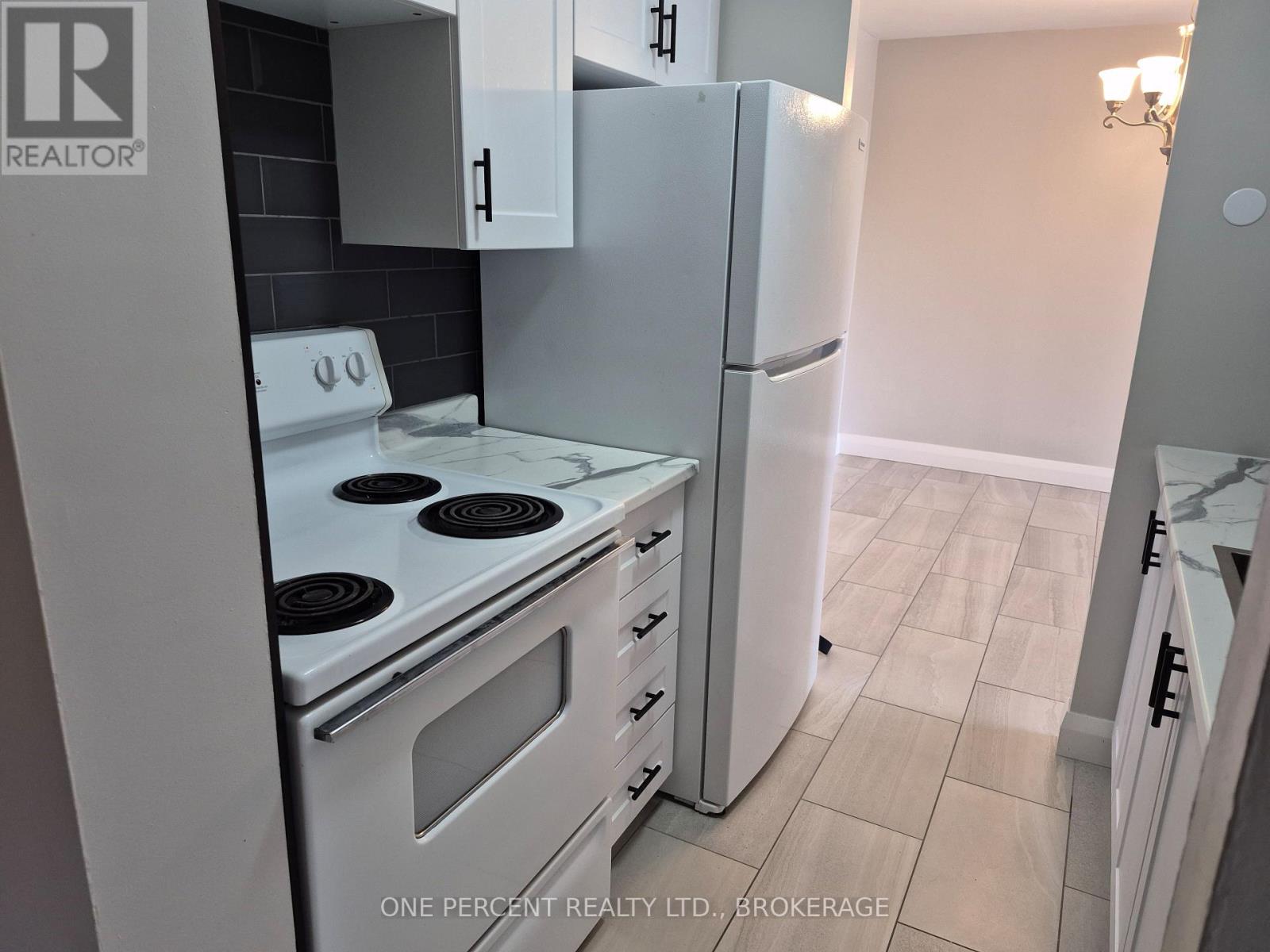 #204 17 ELDON HALL PLACE - 17