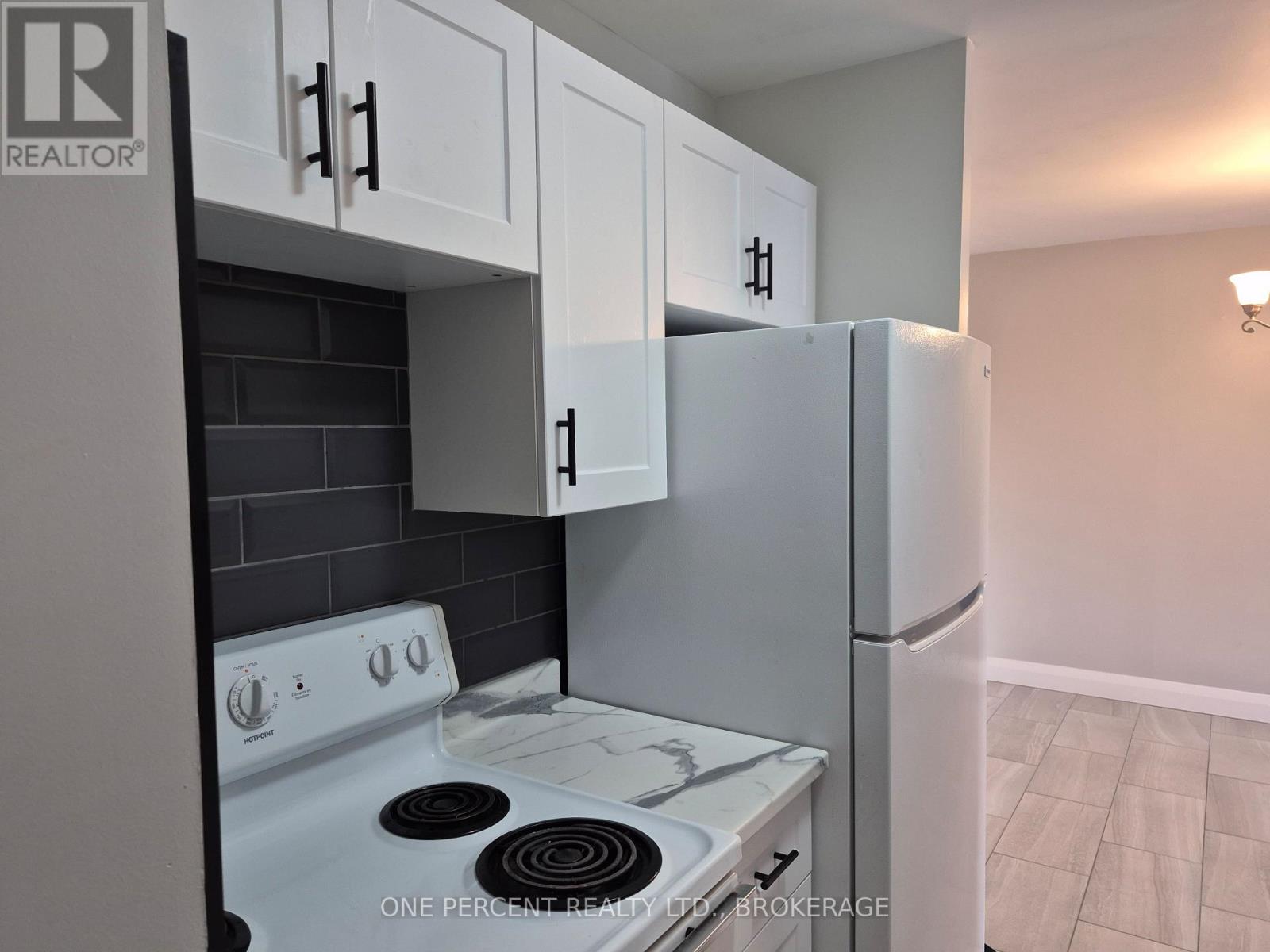 #204 17 ELDON HALL PLACE - 19