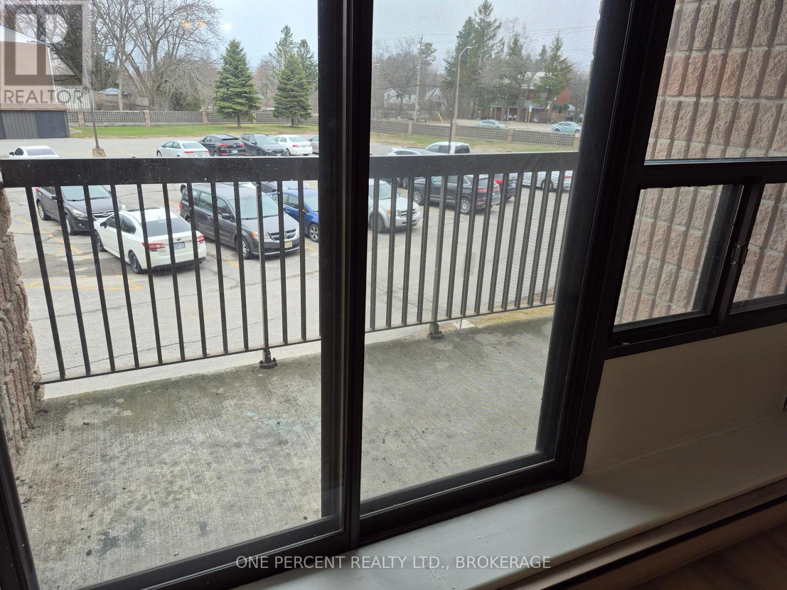 #204 17 ELDON HALL PLACE - 28