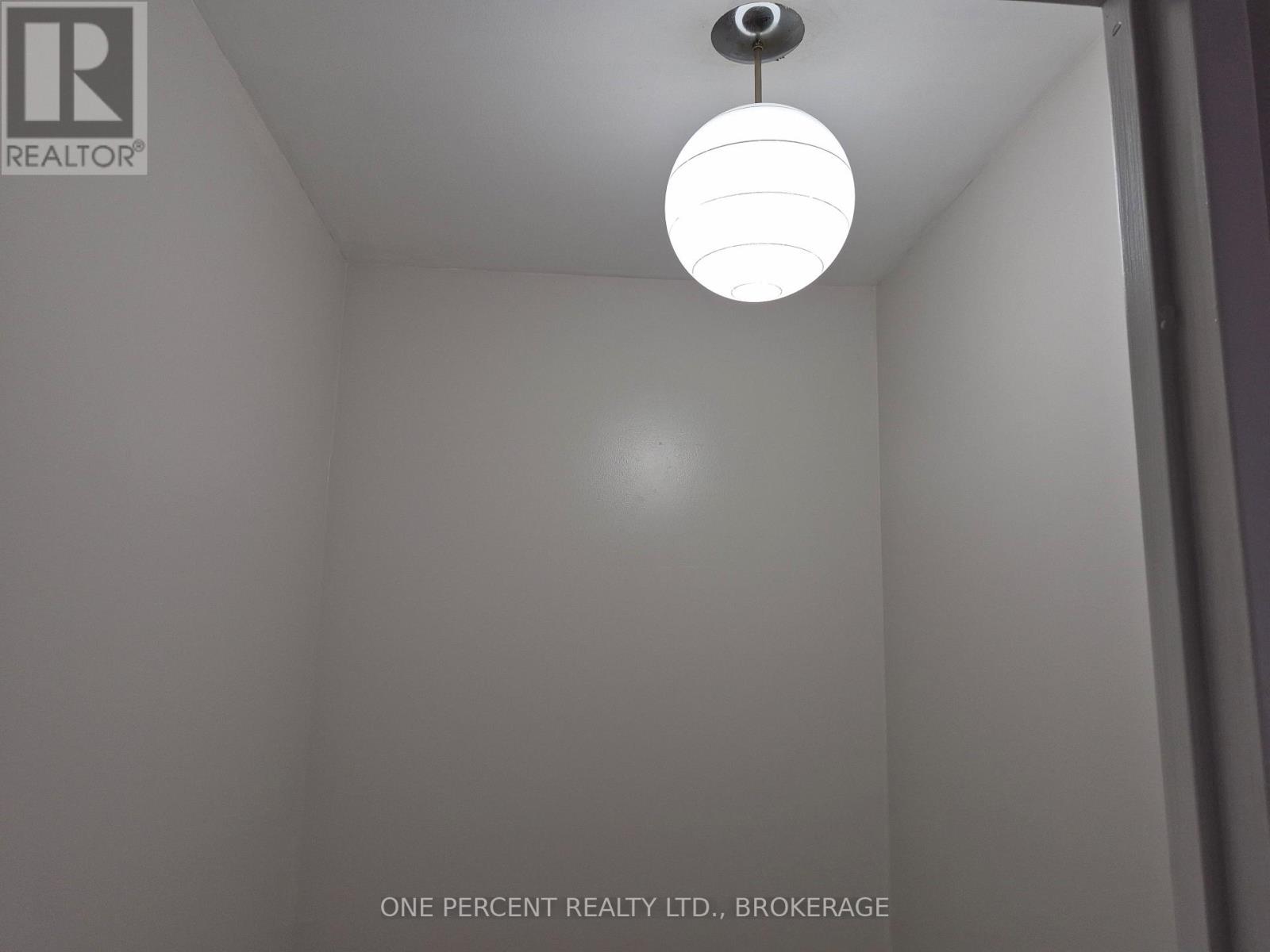 #204 17 ELDON HALL PLACE - 32