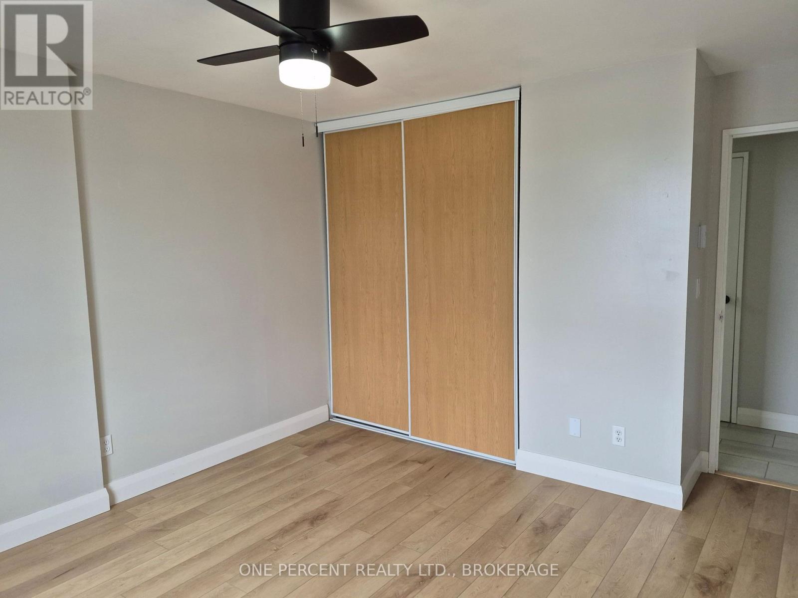 #204 17 ELDON HALL PLACE - 34