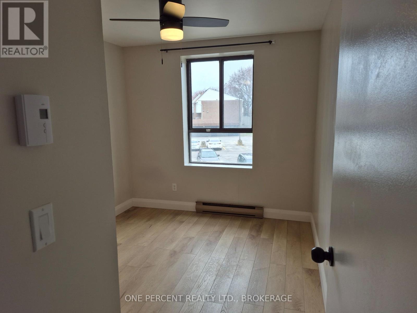 #204 17 ELDON HALL PLACE - 35