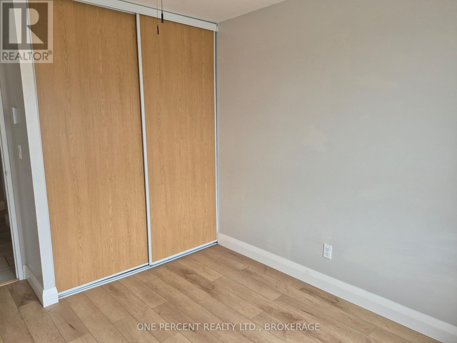 #204 17 ELDON HALL PLACE - 37