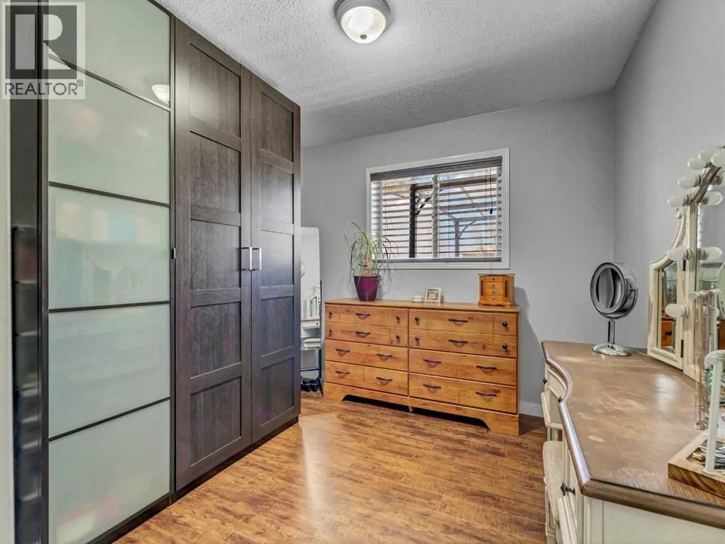 32 SPRUCE CLOSE SE - 15