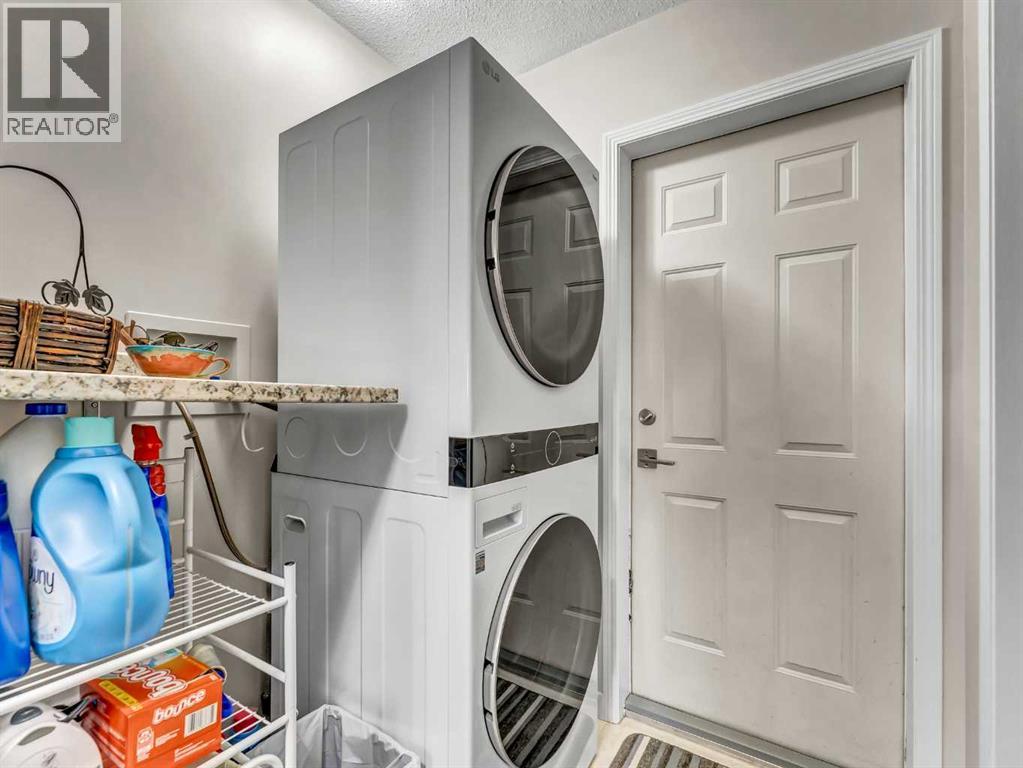 32 SPRUCE CLOSE SE - 18