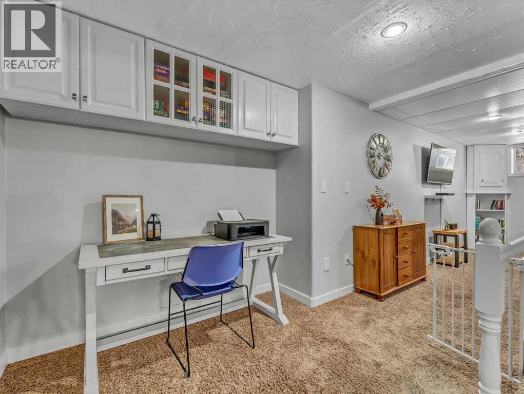 32 SPRUCE CLOSE SE - 20