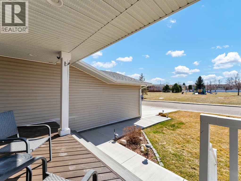 32 SPRUCE CLOSE SE - 3