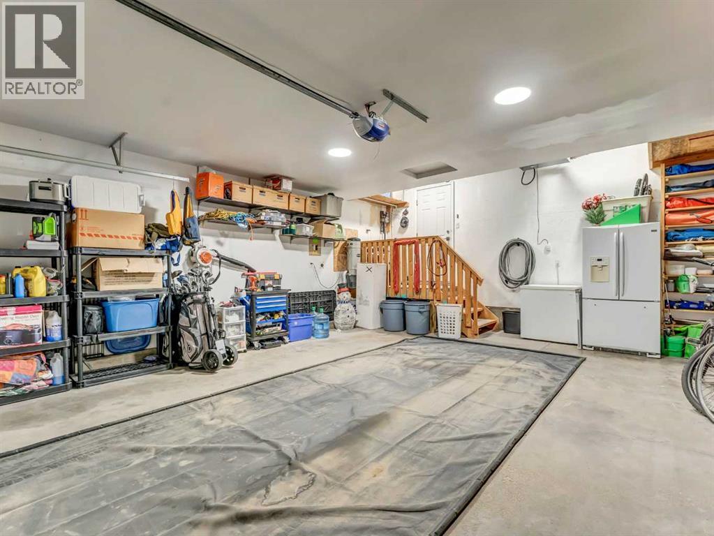 32 SPRUCE CLOSE SE - 31